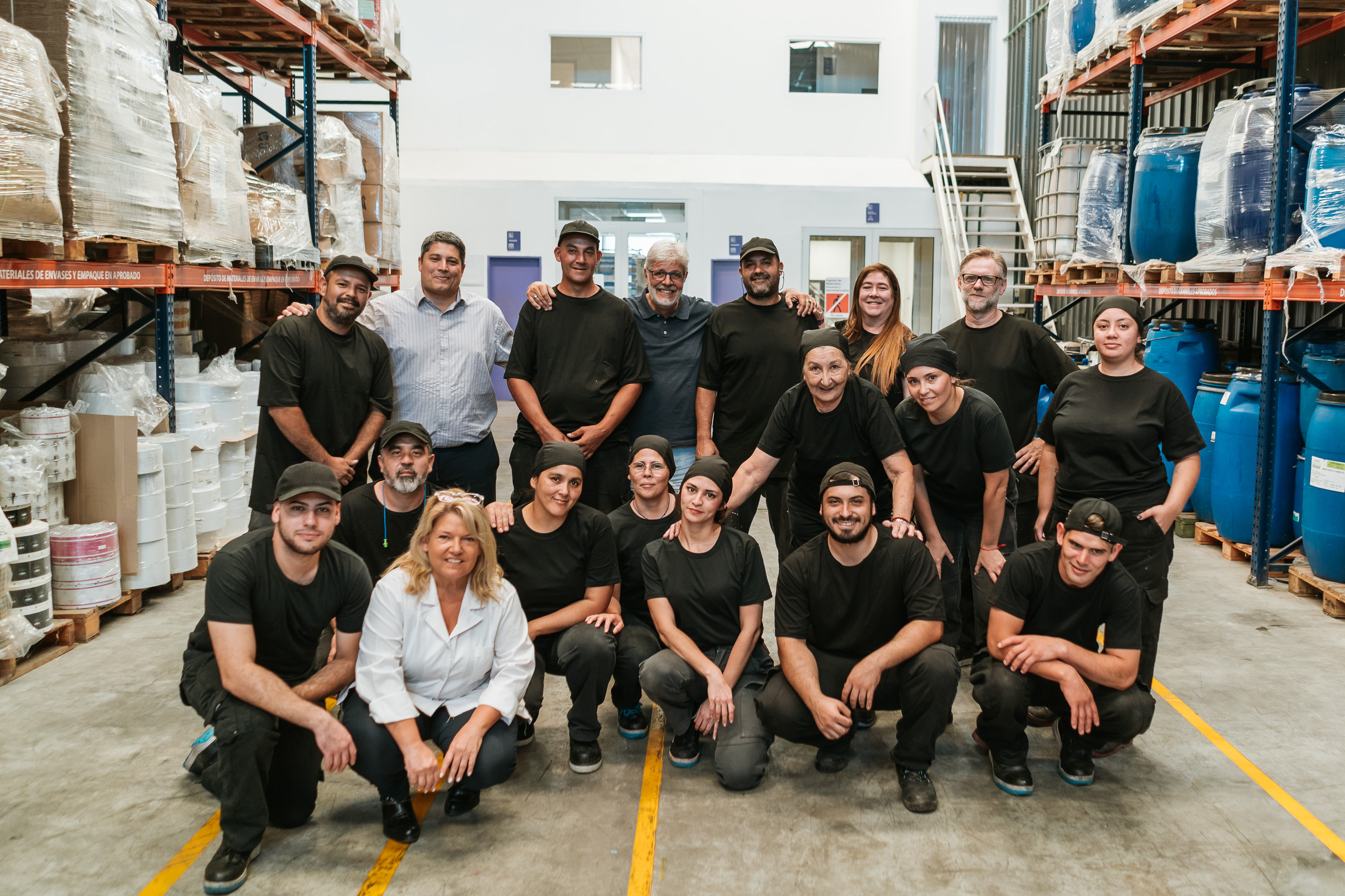 Equipo de producción ONEPACK en planta